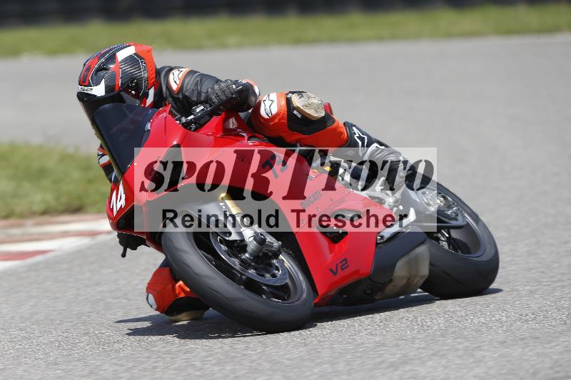 /27 12.06.2025 Ducati Schweiz Trackday Warmup  ADR/gelb-jeaune/14